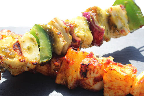 Συνταγή: Σουβλάκι με Halloumi – φρέσκο με βότανα